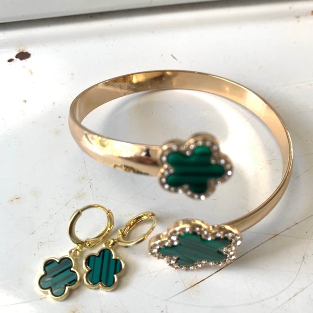 Green and Gold Clover adjustable Bracelet and Earrings
